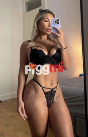 Paola is a hot and horny  Escort from Geneva