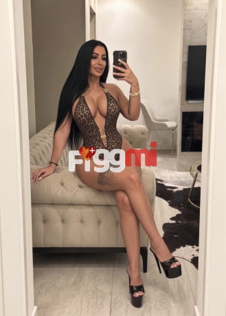 Reyna is a very popular  Escort in Vaud