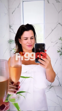 Mírela  is a very popular  Escort in Aigle
