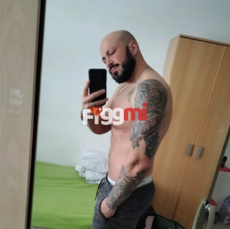 Francesco  is a hot and horny  Escort from Zurich